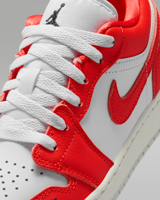 Air Jordan 1 Low SE Older Kids' Shoes. Nike NL